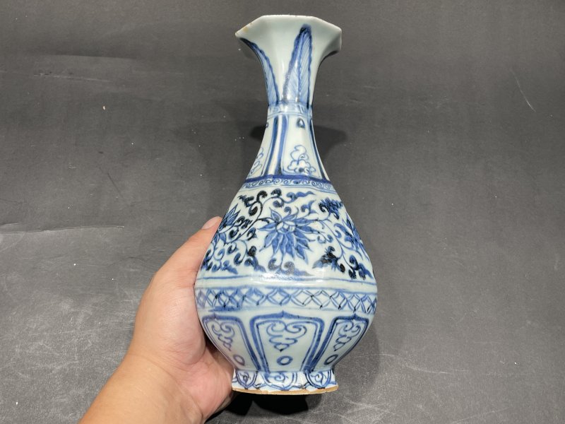 元 青花缠枝莲八方玉壶春瓶 - 图2