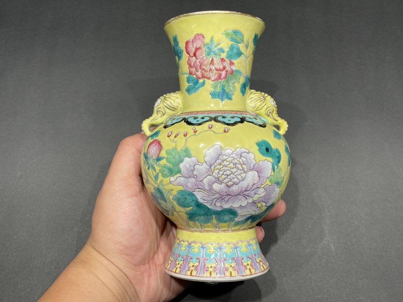 清光绪 黄地粉彩花卉象耳尊一对 - 图12