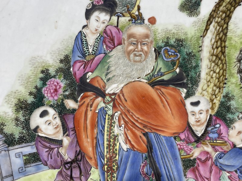 民国 粉彩当朝一品人物故事图大盘一对 - 图3