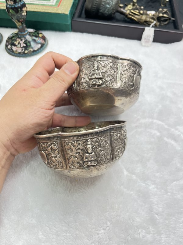 银胎花卉佛纹净水碗一对 - 图3