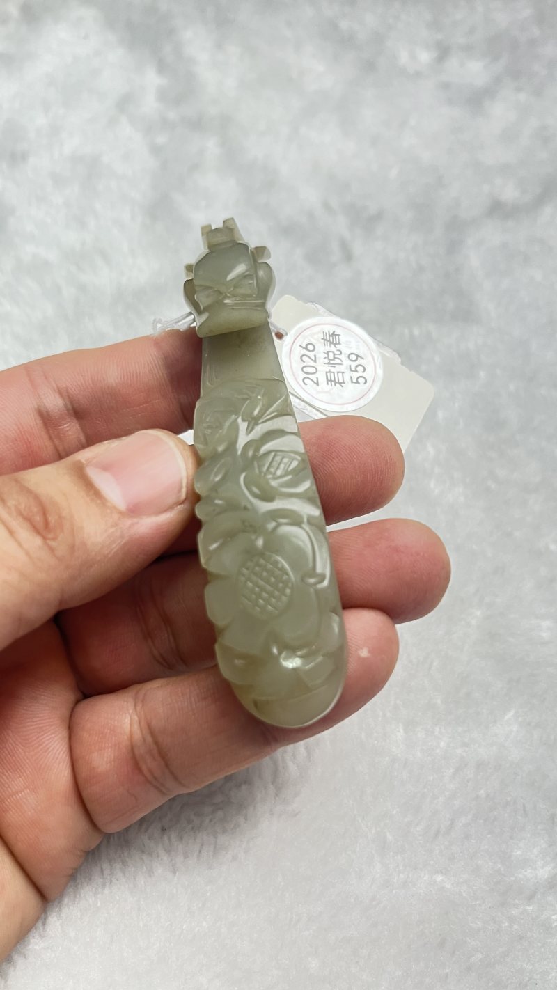 和田玉花卉纹龙首带钩 - 图7