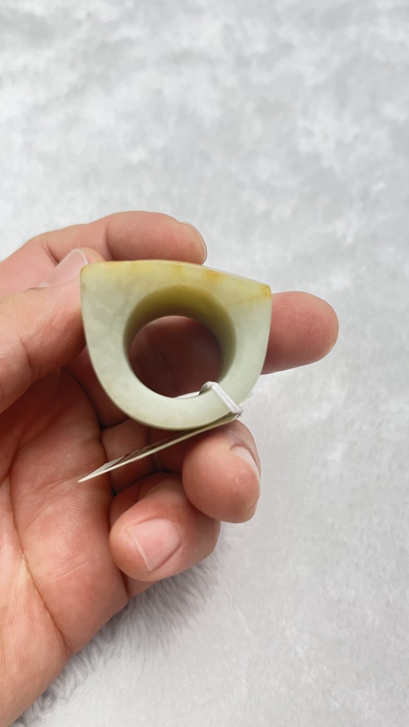 和田玉留皮马鞍形扳指 - 图4