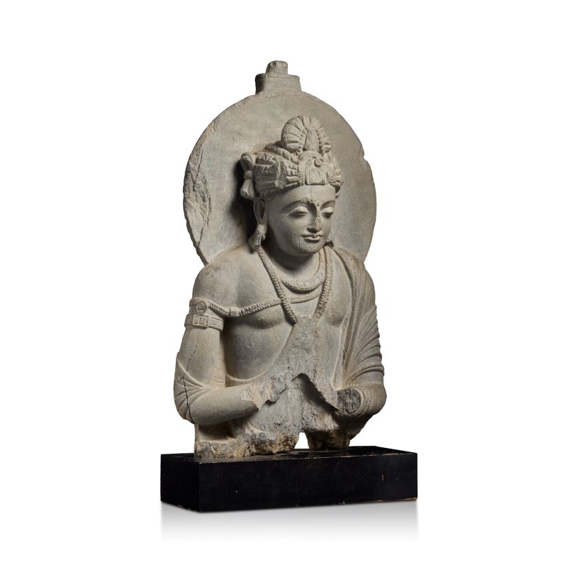 A fragmentary gray schist figure of a turbaned bodhisattva, Ancient region of Gandhara, 3rd / 4th century - 图2
