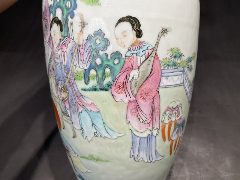 清乾隆 粉彩金线池人物故事图瓶 - 图8