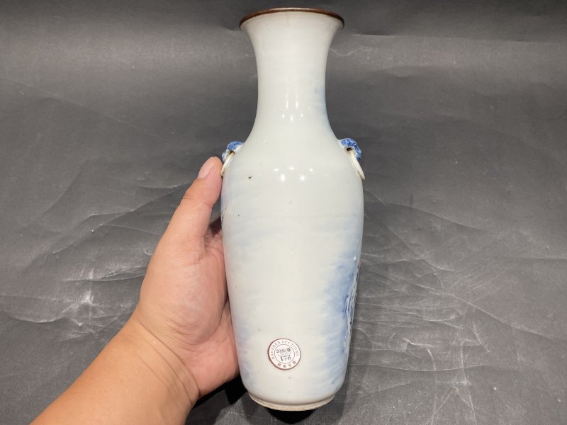 清晚期 青花釉里红踏雪寻梅双耳瓶 - 图4