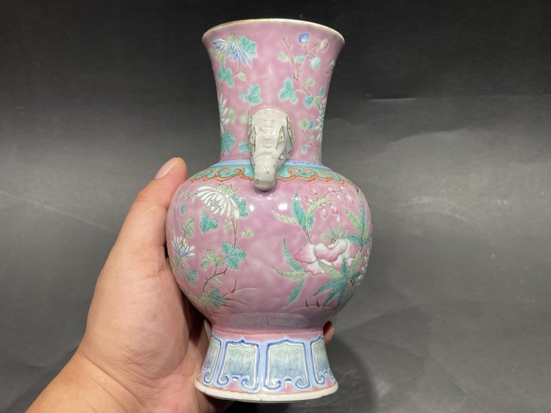 清光绪 宫粉地粉彩花鸟纹象耳尊一对 - 图3