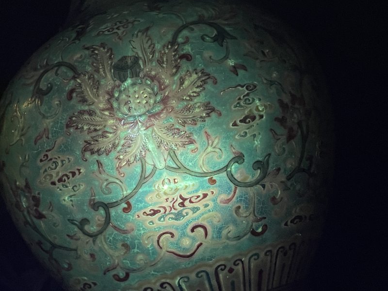 清乾隆 松石绿地洋彩福寿花卉如意万代双耳瓶 - 图13