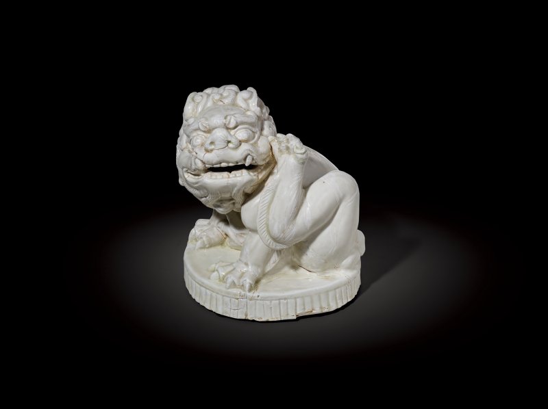 明 邢窑白釉狮子瓷塑