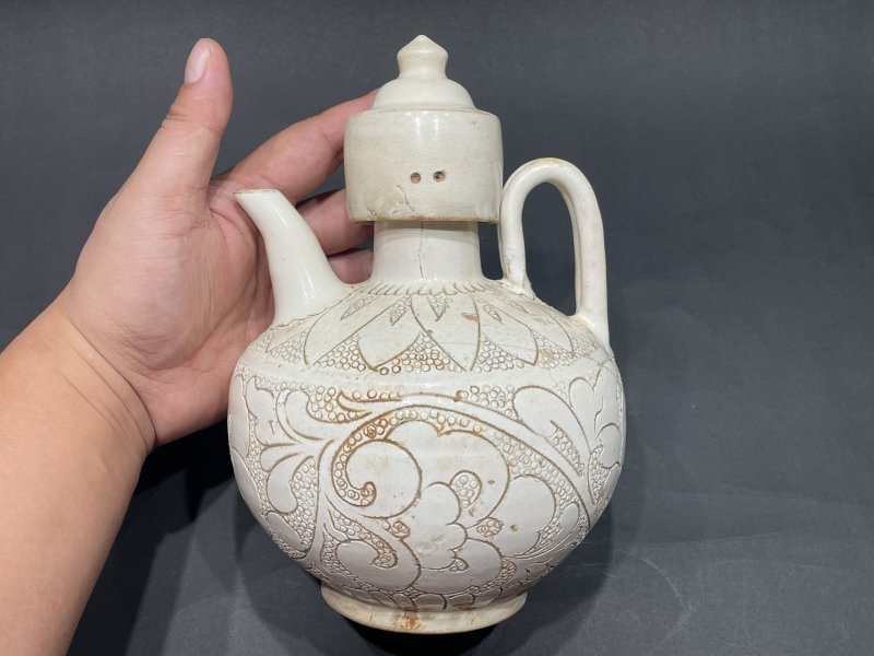 明 登封窑刻花执壶 - 图2
