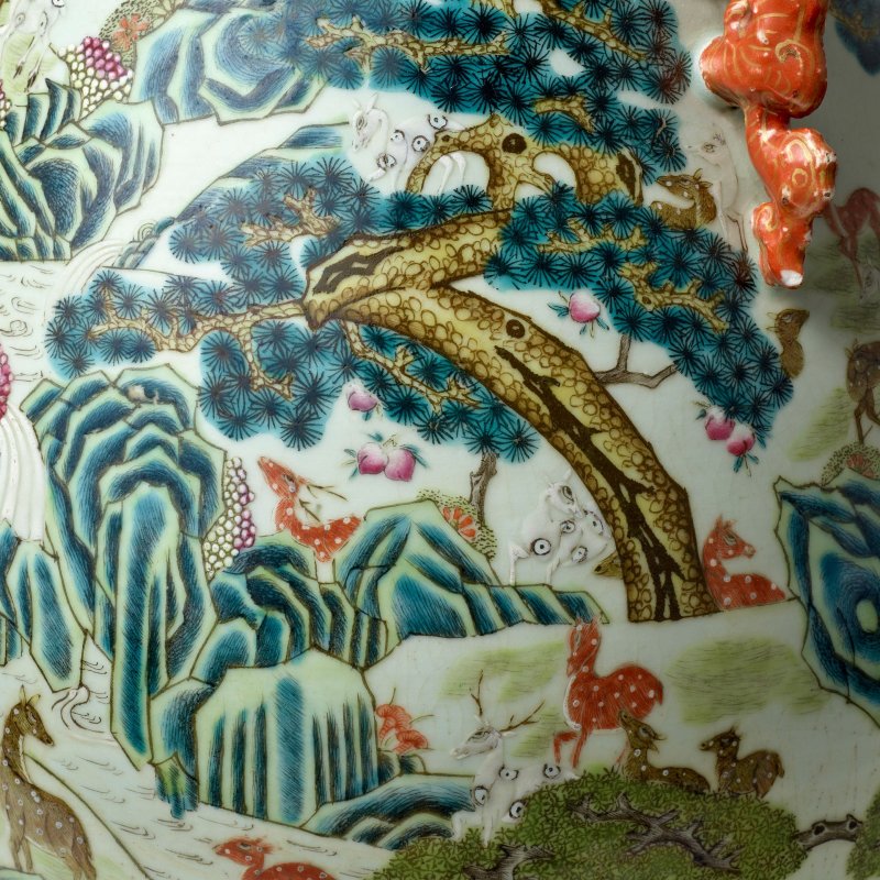 晚清 粉彩百鹿尊 | A FAMILLE-ROSE 'HUNDRED DEER' VASE - 图8