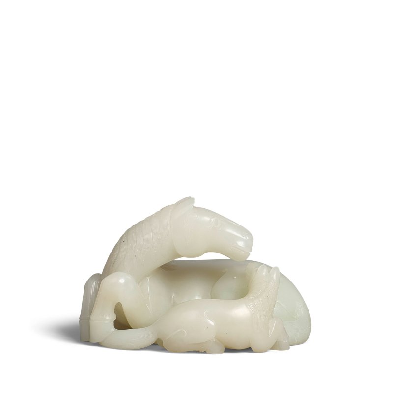 二十世紀 白玉雙駿擺件 | A WHITE JADE CARVD 'HORSE AND COLT' GROUP
