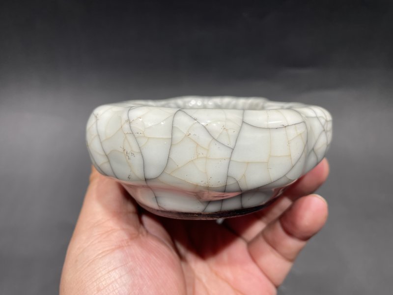 清乾隆 仿哥釉灵芝洗 - 图6
