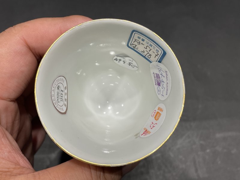 清道光 嶰竹主人造沥粉海水纹粉彩人物故事图铃铛杯一对 - 图13
