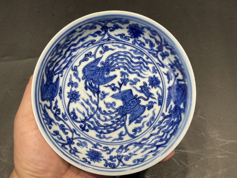 明嘉靖 青花外青花高仕内穿花凤纹盘 - 图2