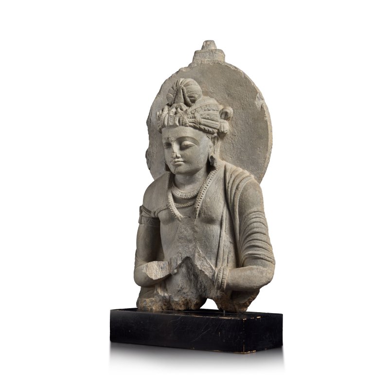 A fragmentary gray schist figure of a turbaned bodhisattva, Ancient region of Gandhara, 3rd / 4th century - 图3