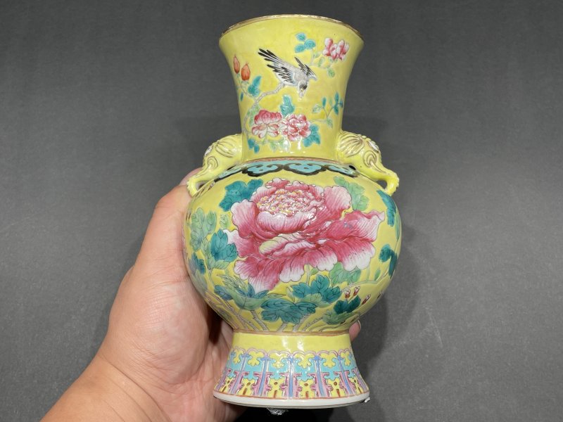 清光绪 黄地粉彩花卉象耳尊一对 - 图14