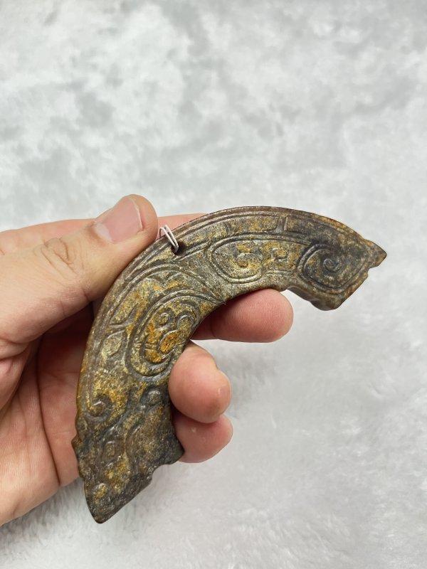 玉变形鸟纹龙形璜 - 图2