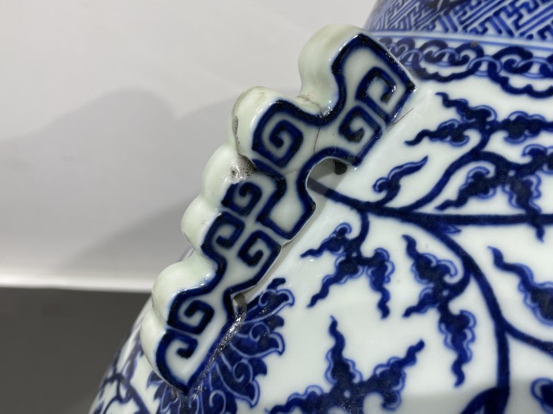 清乾隆 青花缠枝莲纹鹿头尊 - 图10