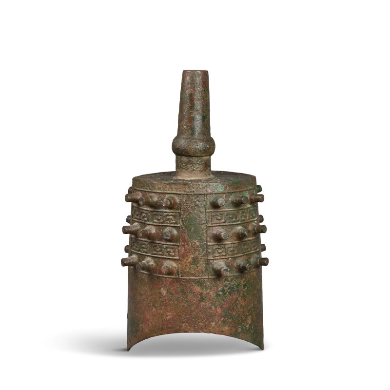 十九世紀 仿古青銅乳釘夔龍紋甬鐘 | AN ARCHAISTIC BRONZE SUSPENSION BELL, YONGZHONG