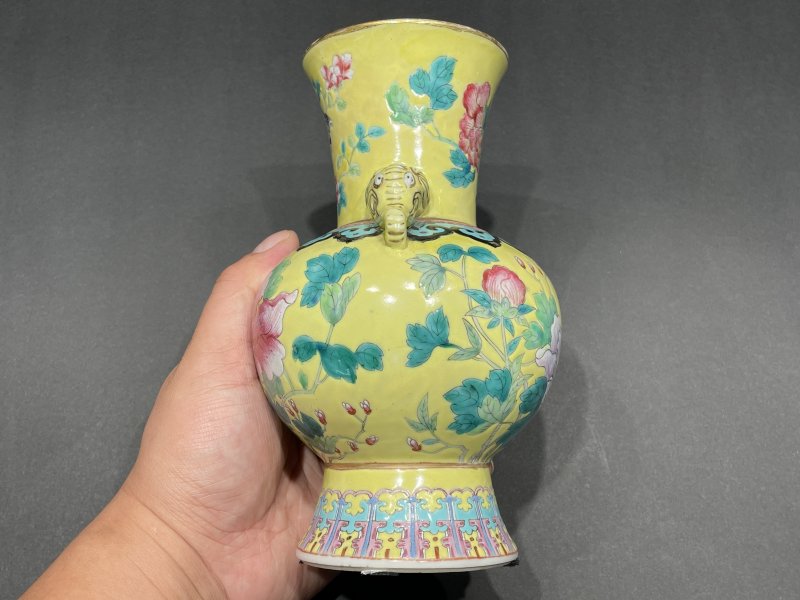清光绪 黄地粉彩花卉象耳尊一对 - 图15