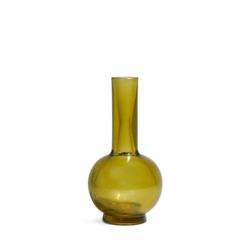清嘉慶 綠料長頸瓶 | A GREEN GLASS BOTTLE VASE
