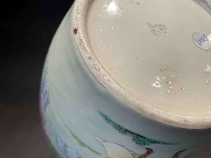 清乾隆 粉彩金线池人物故事图瓶 - 图11