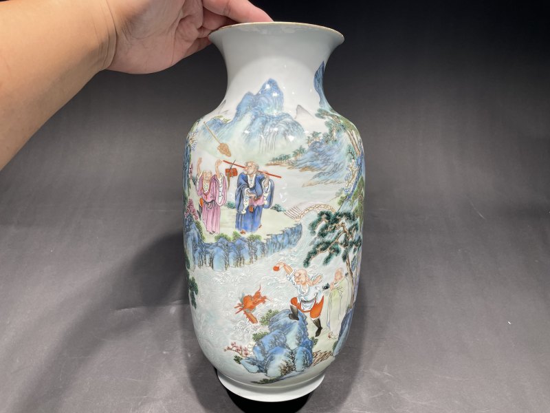 清乾隆 粉彩十八罗汉图灯笼瓶 - 图5