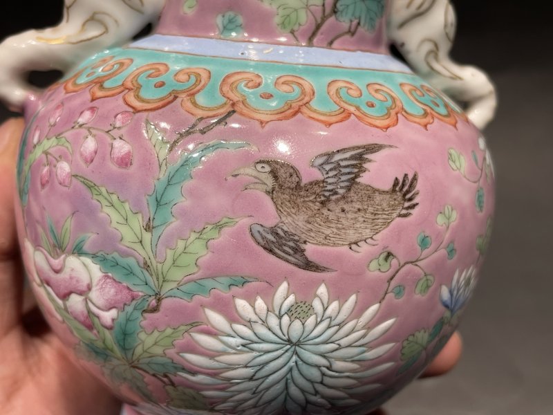 清光绪 宫粉地粉彩花鸟纹象耳尊一对 - 图6