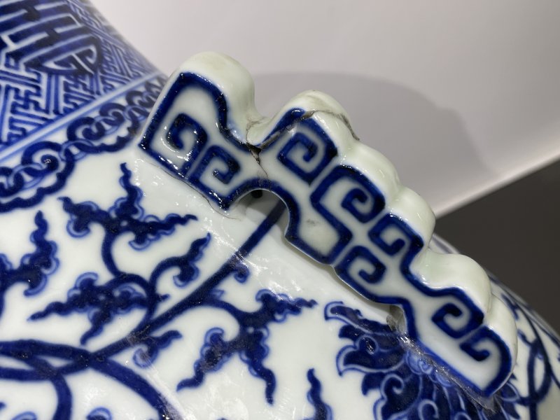清乾隆 青花缠枝莲纹鹿头尊 - 图11