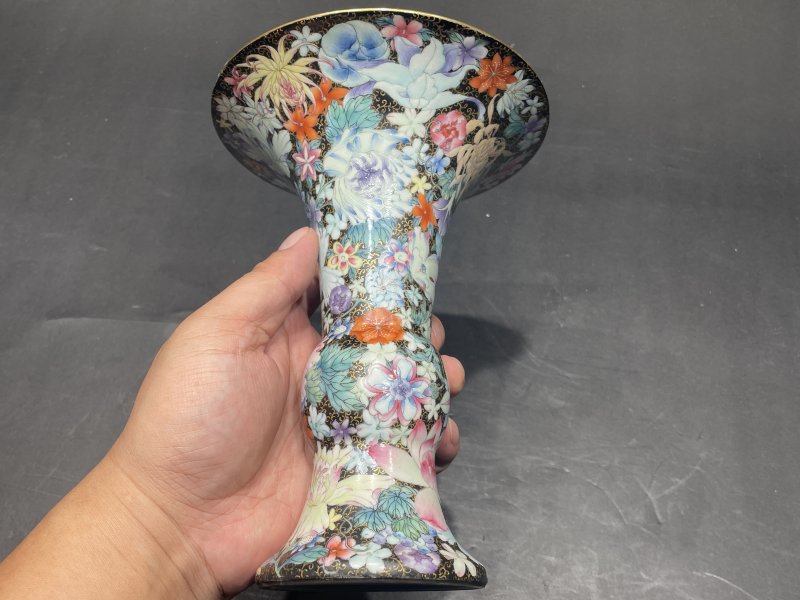 民国 墨地珐琅彩百花花觚一对 - 图13