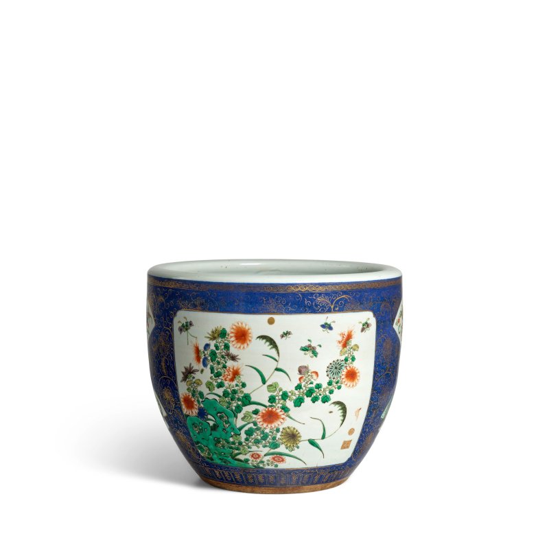 十九世紀 描金灑藍地五彩開光花鳥博古圖大缸 帶木座 | A GILT-DECORATED BLUE-GROUND FAMILLE-VERTE JARDINERE
