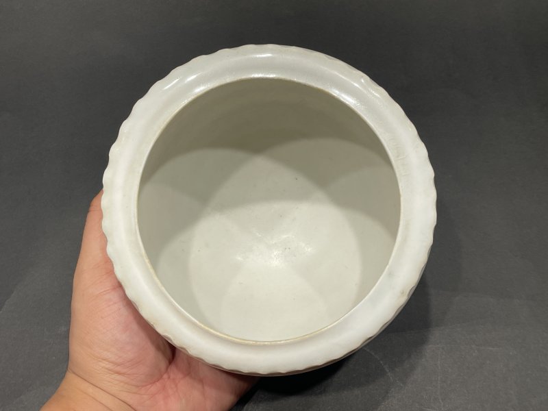 明 定窑花口钵 - 图6