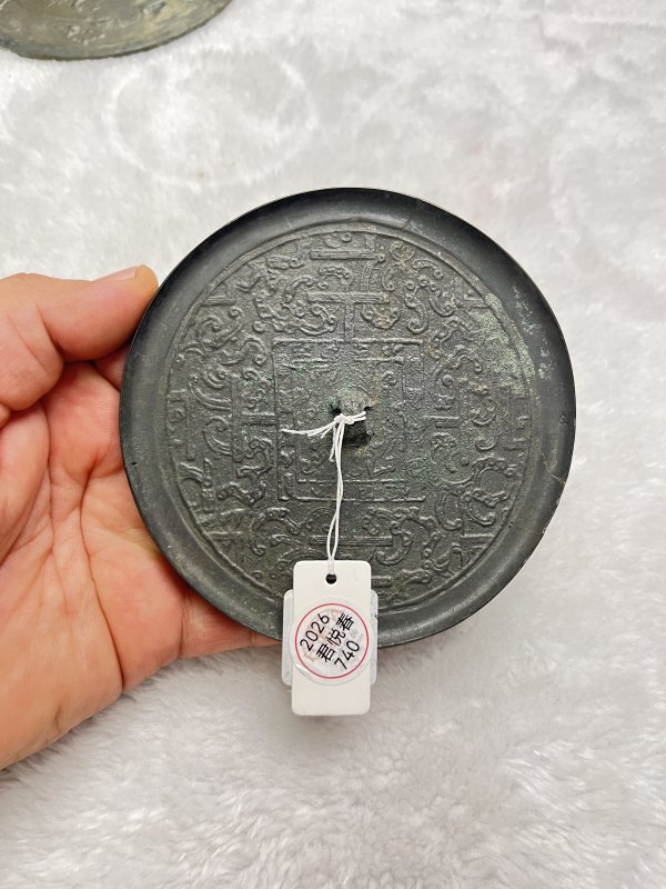 几何规矩纹桥钮铜镜 - 图2