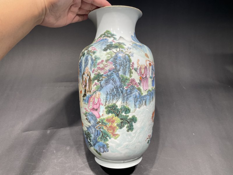 清乾隆 粉彩十八罗汉图灯笼瓶 - 图6