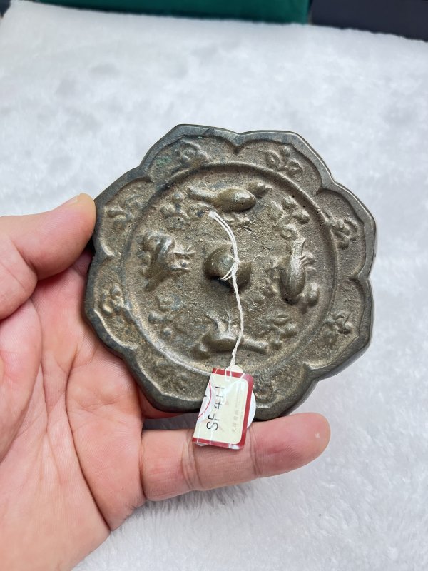 花鸟纹桥钮葵花形铜镜 - 图4