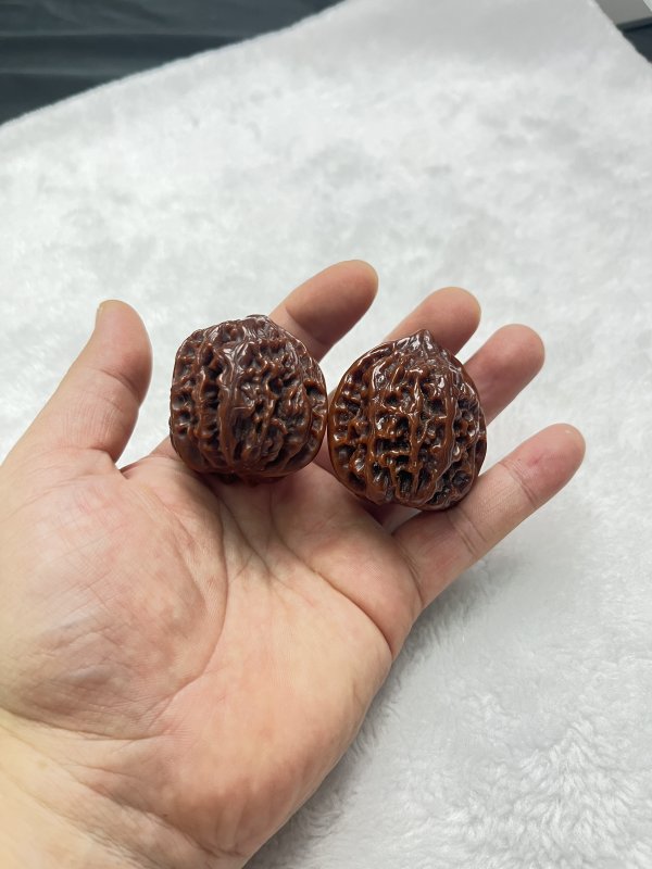 鸡心核桃手捻一对 - 图2