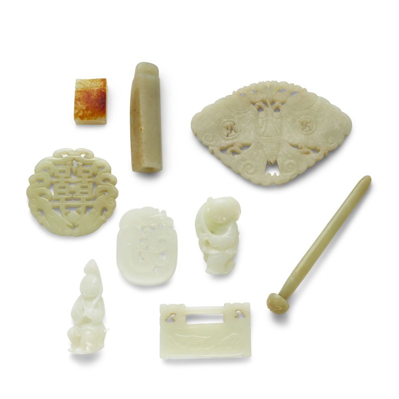 清及更晚 玉飾一組九件 | A GROUP OF NINE SMALL JADE CARVINGS