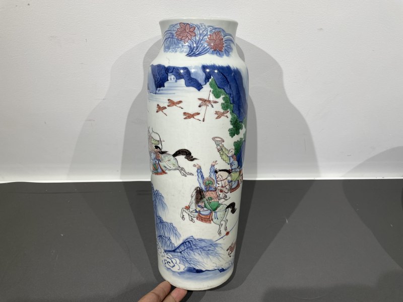 明崇祯 青花五彩狩猎图筒瓶 - 图2