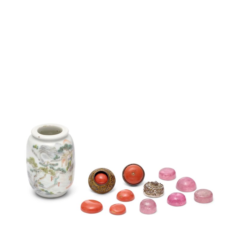 淺绛彩題詩山水圖小罐一件及鼻煙壺蓋鈕十一件 | AN INSCRIBED FAMILLE-ROSE 'LANDSCAPE' JARLET AND A GROUP OF ELEVEN TOURMALINE, CORAL, AND SILVER SNUFF BOTTLE STOPPER FINIALS