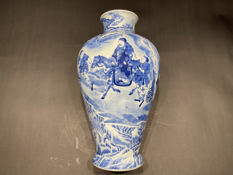 清宣统 青花踏雪寻梅梅瓶 - 图2