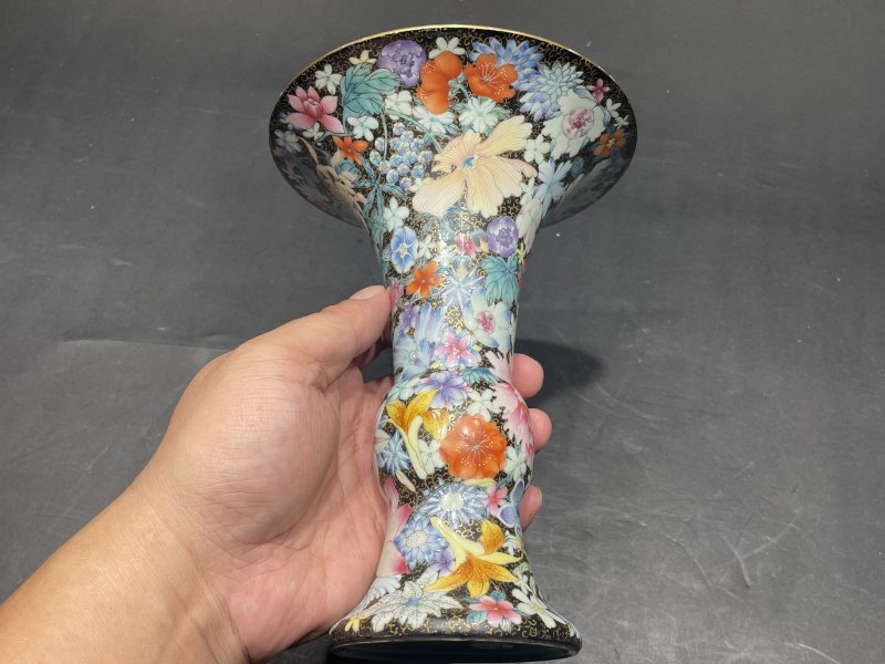 民国 墨地珐琅彩百花花觚一对 - 图15