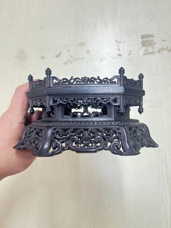 紫檀透雕卷草纹供台 - 图5