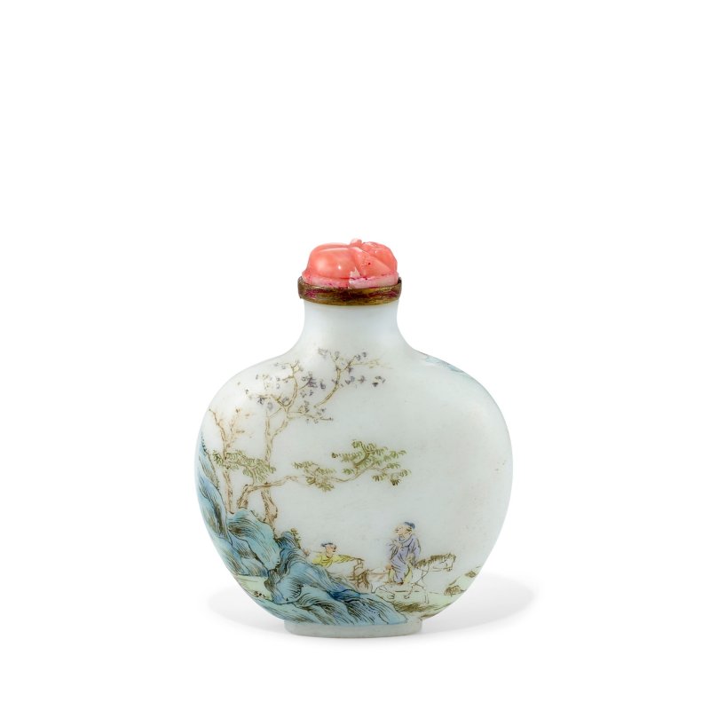 民國 乳白料胎畫琺琅山水人物鼻煙壺 | AN ENAMELED MILKY-WHITE GLASS 'FIGURAL' SNUFF BOTTLE - 图4