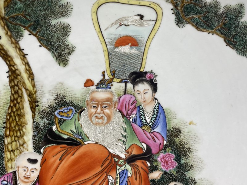 民国 粉彩当朝一品人物故事图大盘一对 - 图9
