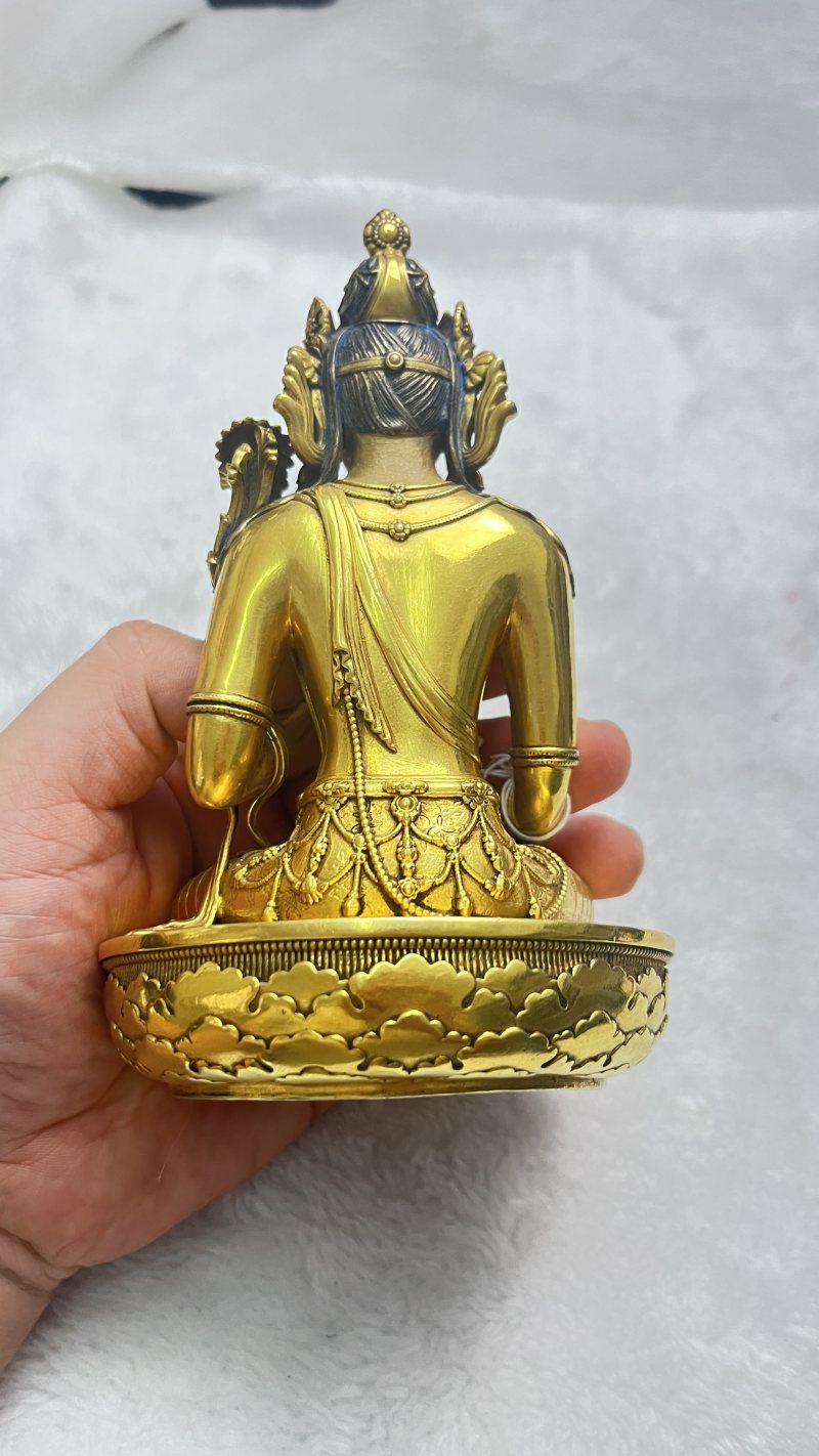 银胎鎏金白度母 - 图4