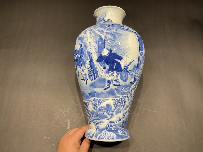 清宣统 青花踏雪寻梅梅瓶 - 图3