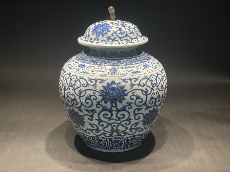 清光绪 青花缠枝莲纹大罐（带盖） - 图2