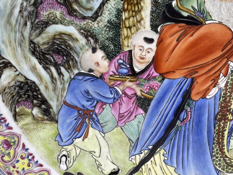 民国 粉彩当朝一品人物故事图大盘一对 - 图10