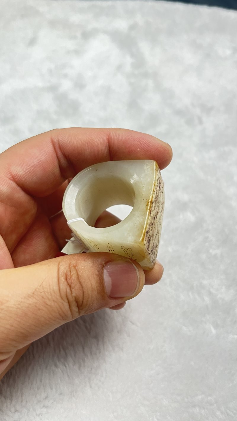 和田玉诗文马鞍扳指 - 图5