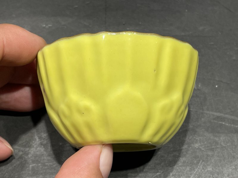 清中期 黄釉模印莲瓣纹杯 - 图5